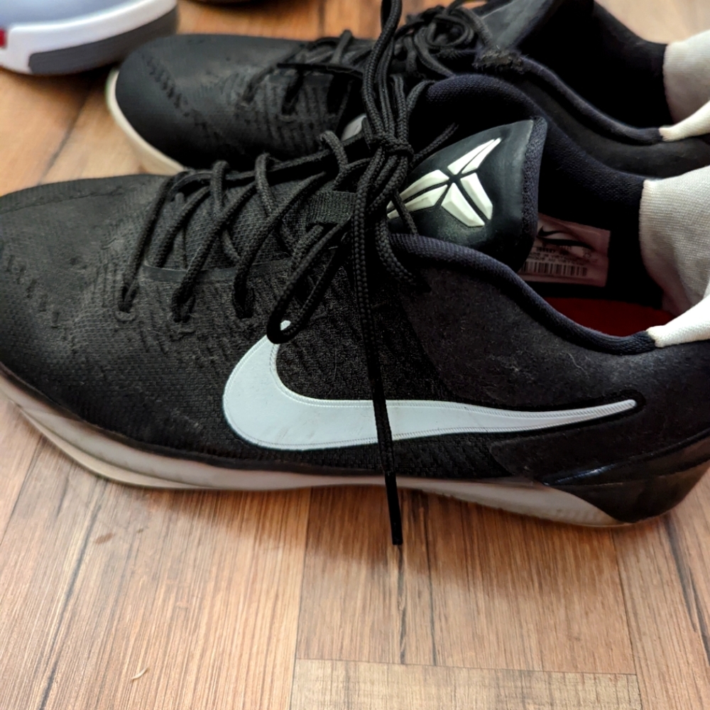 NIKE Kobe AD Kids size 7